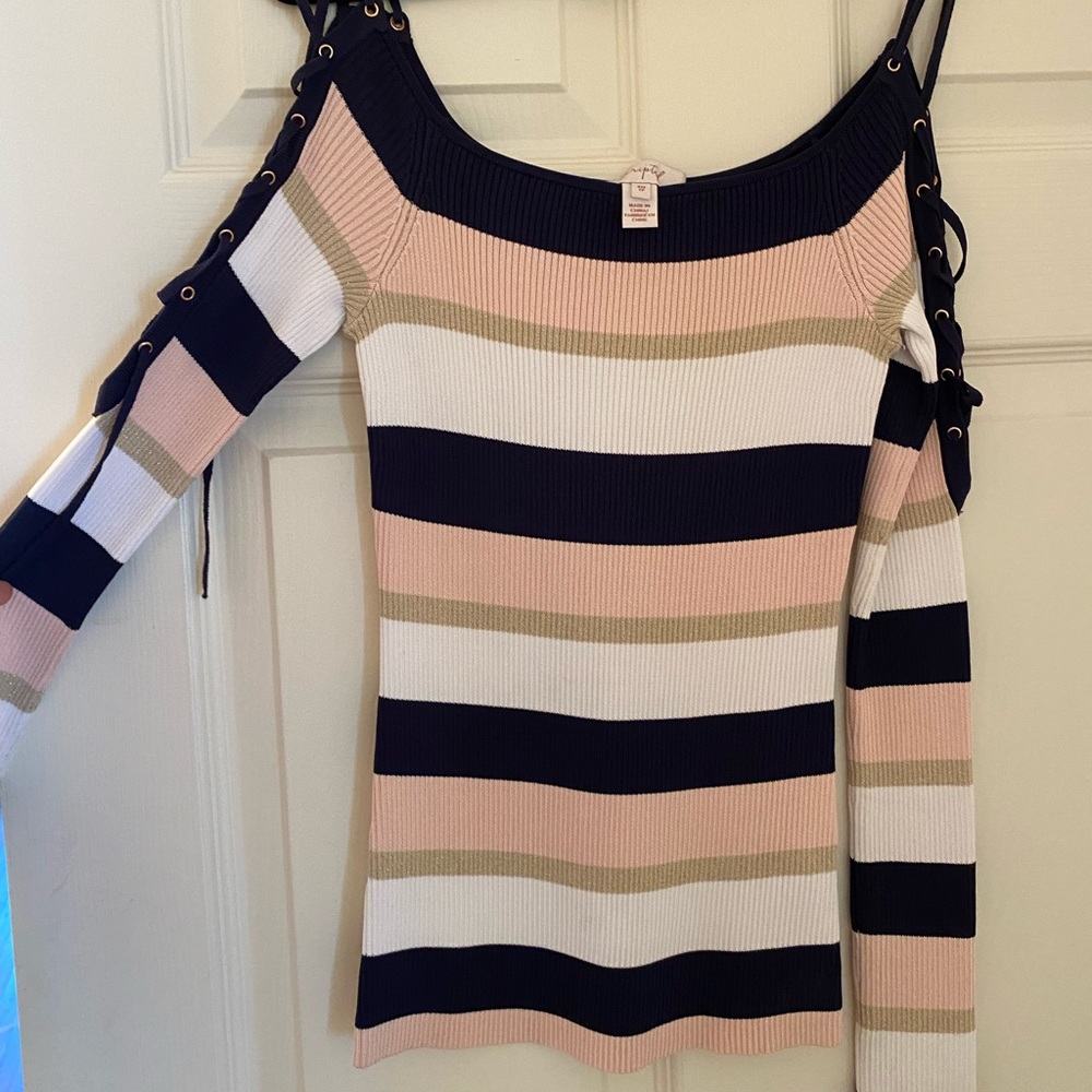 Super cute Scripted top. Fun, lace up sleeves. Worn once.